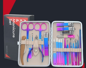 25-26 Piece Set Of Nail Clippers