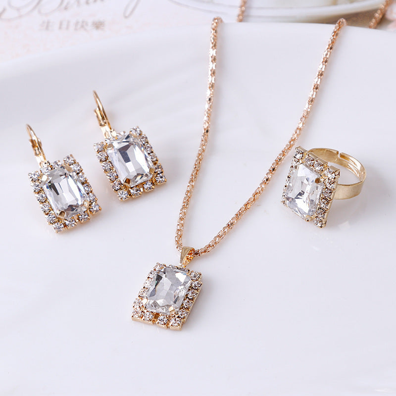 The bride suit crystal necklace earrings ring three suit jewelry accessories and foreign wedding dinner